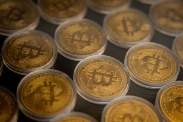 "The Godfather of Gold" Debates with CZ: Who is the Real "Digital Gold"? A Trust Battle Spanning TradeFi and Crypto