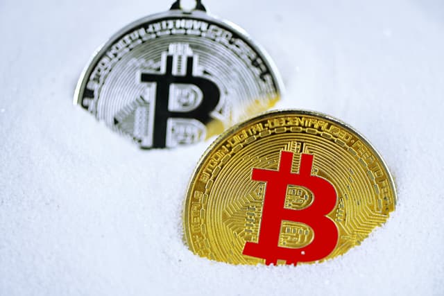 Data Decoding: $870 Million Fleeing in a Single Day – Who's Buying the Dip? Who's Retreating?