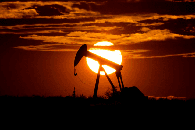 Crude Oil Soars 25%, Hyperliquid's 100x Leverage Life-or-Death Game