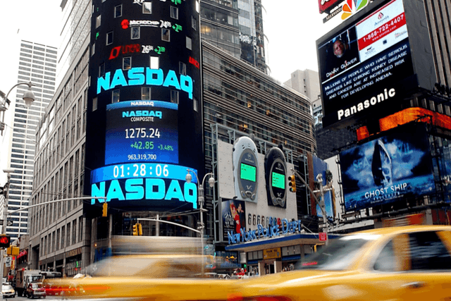 SpaceX is negotiating with Nasdaq, while Hyperliquid has already flipped the table