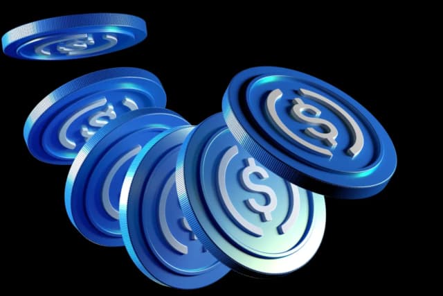 Earning $2.7 Billion in Revenue Yet Net Loss: Is Circle Essentially 'Working for' Coinbase?