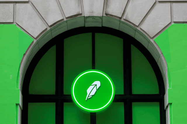 Anti-Wall Street Robinhoods Begin Serving the Wealthy