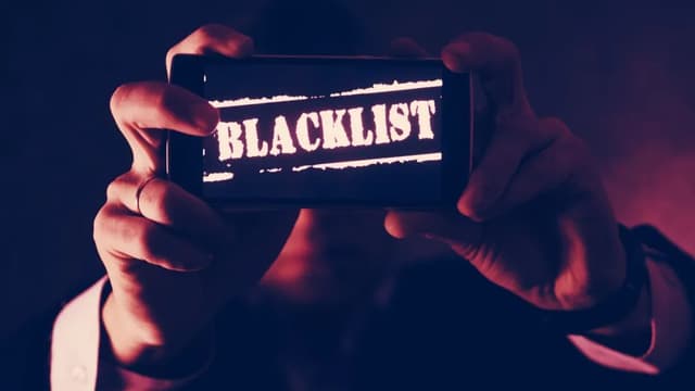The address holding 100,000 USDC was blacklisted, rekindling the DeFi centralization problem?