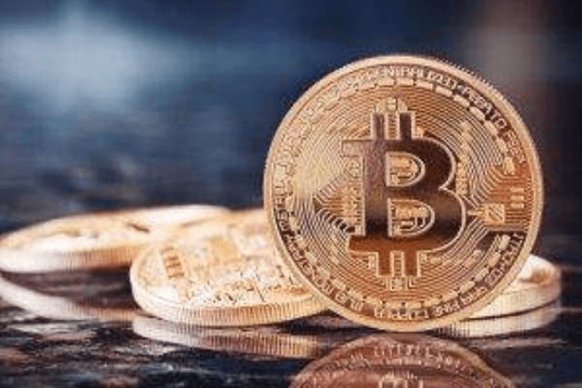 BTC fluctuates at a low level to be broken, ETH first rises and then falls