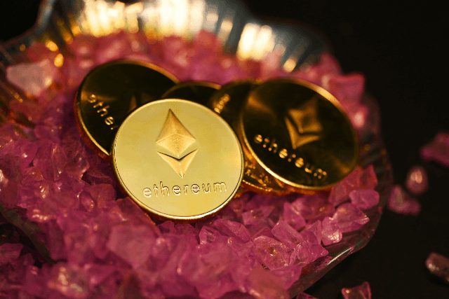 Crypto markets consolidate as investors focus on GDP and PCE data
