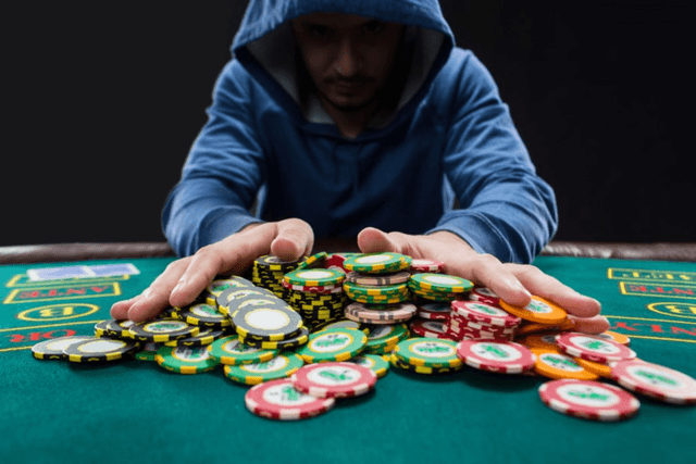 AI on Two Battlefields: Cryptocurrency Speculation Uncertain, Texas Hold'em Rising Again, Who is the Strongest "All-Round Player"?