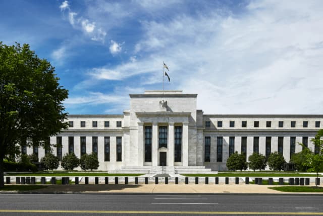 トップ予測アナリスト警告：FRBは12月に50ベーシスポイントの利上げの可能性、年明けの政策経路に再び変数