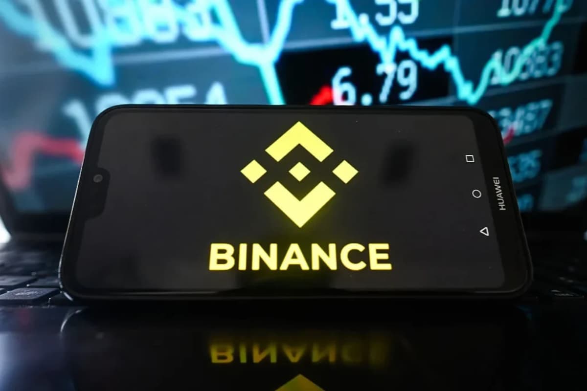 バイナンスのホットウォレットが攻撃を受け、BTCは7万7千ドルを下回った