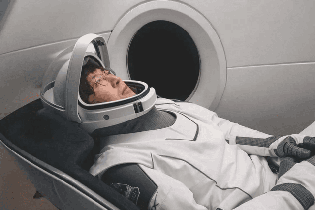 那個叫王純的男人上太空了