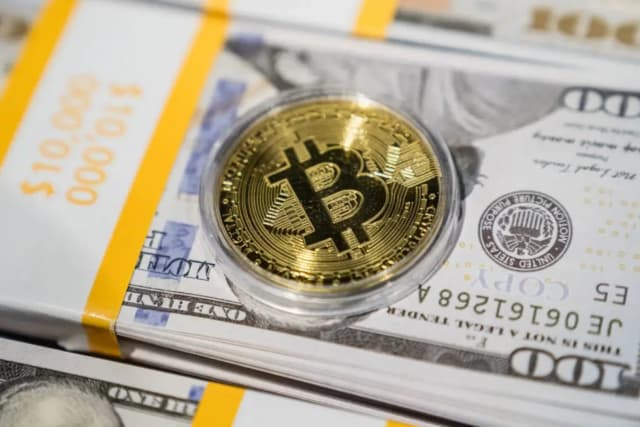 比特币进入公债市场,穆迪给出全球首个加密抵押债券评级