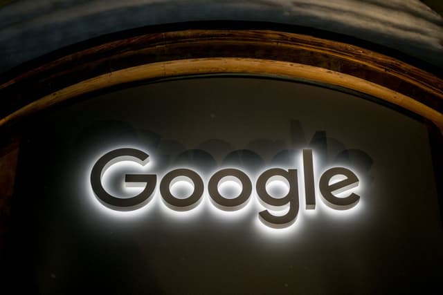 Google ร่วง 10%: ฐานรากพังแล้ว หรือเป็นครั้งที่ถูกเข้าใจผิดแบบ "ไมโครซอฟต์" อีกครั้ง?